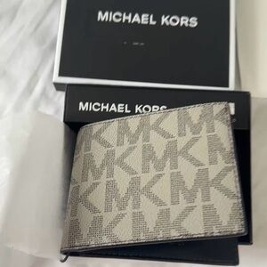 Michael Kors Men's Black and Cream Card Holder
